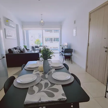 Apartman Novel Lárnaka
